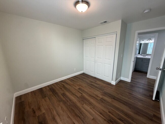 Building Photo - 8267 Moorhaven Way