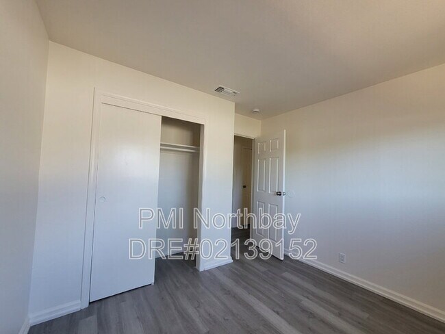 Building Photo - 1325 Canterbury Dr