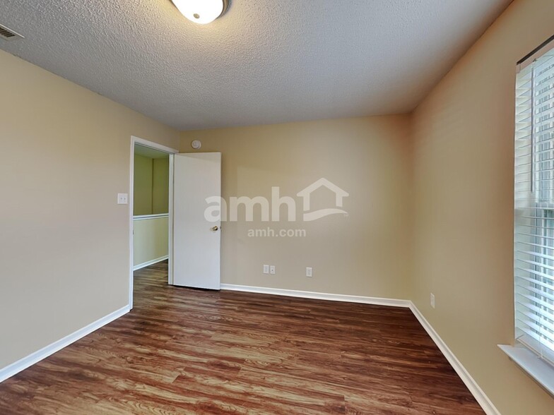 Building Photo - 8325 Weathervane Cir