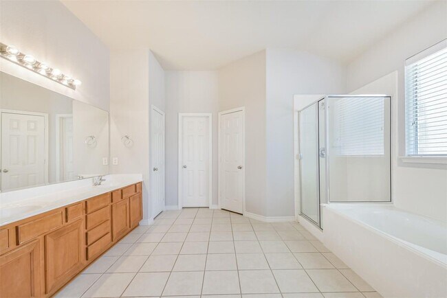 Building Photo - 2922 Lemmingham Dr