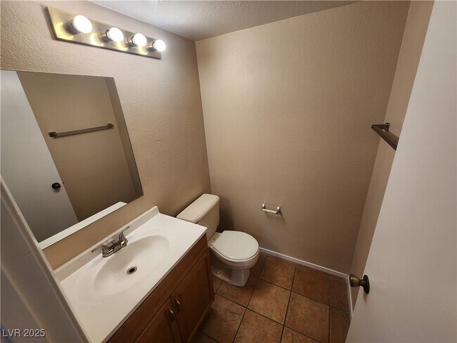 Building Photo - 25 Jensen Dr