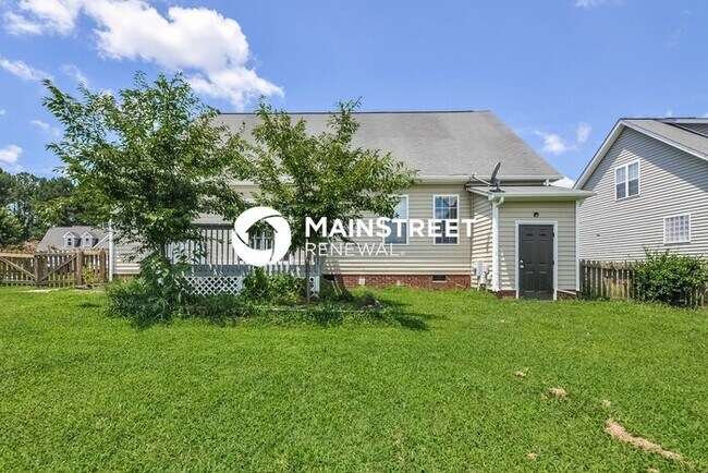 Building Photo - 4 Bedroom Pet-Friendly Home in Smithfield, NC with Main Street Renewal