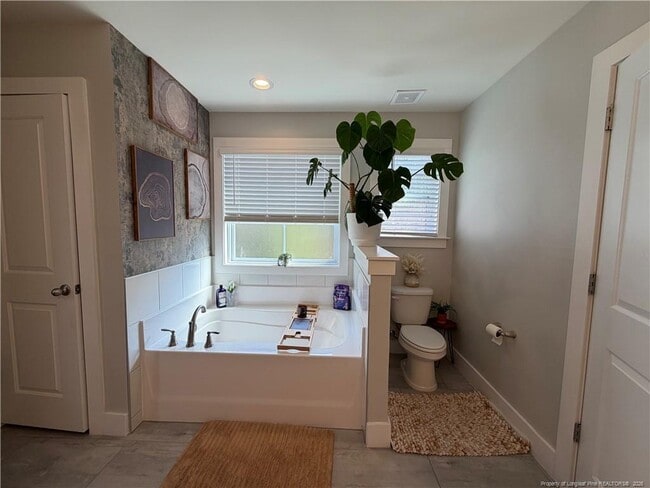 Building Photo - 68 Spruce Holw Cir