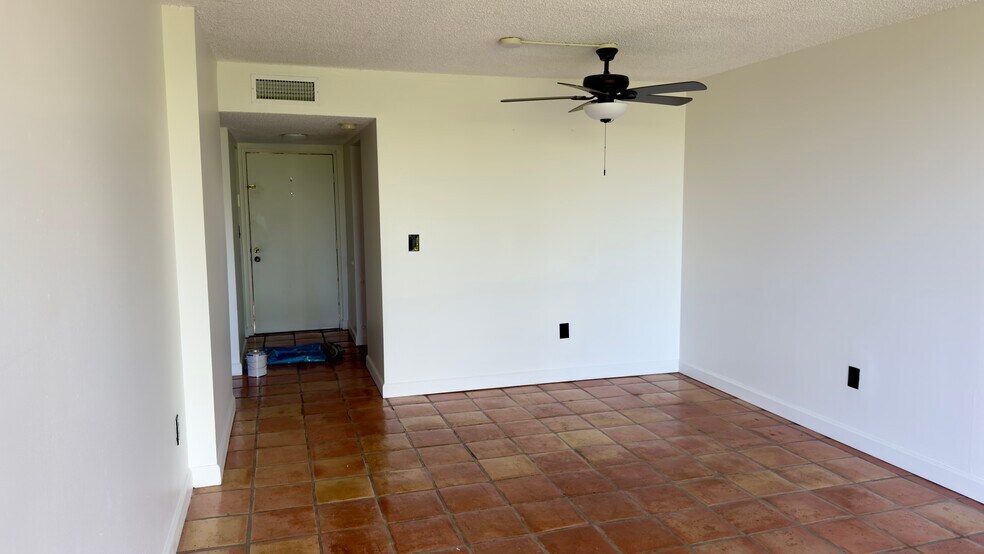 Building Photo - 13000 SW 92nd Ave