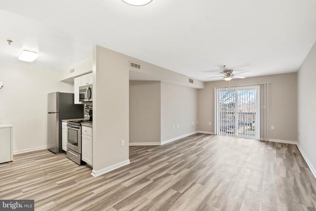 Building Photo - 18450 Lotus Ct