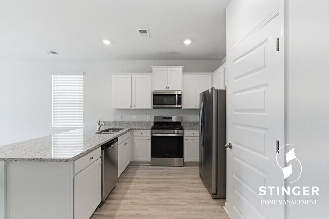 Building Photo - 548 Hideaway St