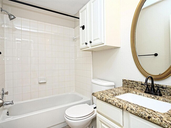 Building Photo - 11017 Rio Vista Dr