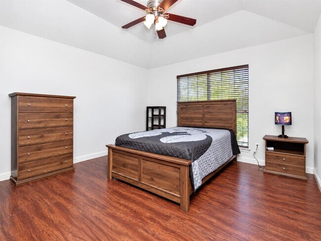 Building Photo - 1802 Greenside Trail