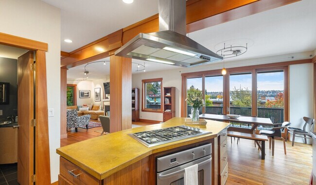 Building Photo - 173 Aloha St