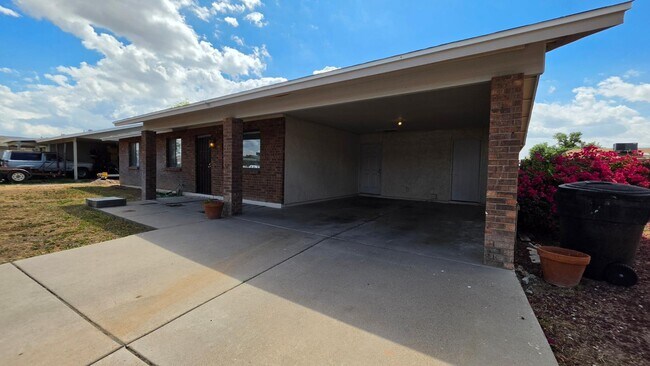 Building Photo - 4657 E Covina St