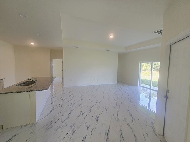 Building Photo - CORNER DULEX-PRIME LOCATION-THREE BEDROOM, TWO BATH, ONE CAR DUPLEX