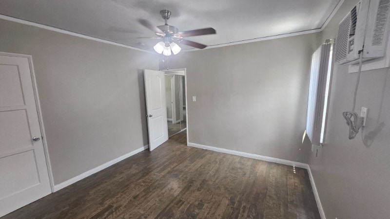 Building Photo - 812 N Fuller Ave