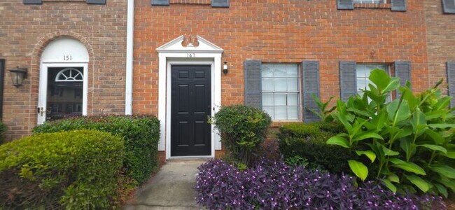 Building Photo - Stunning Move-In Ready Gem in the Heart of Lawrenceville!