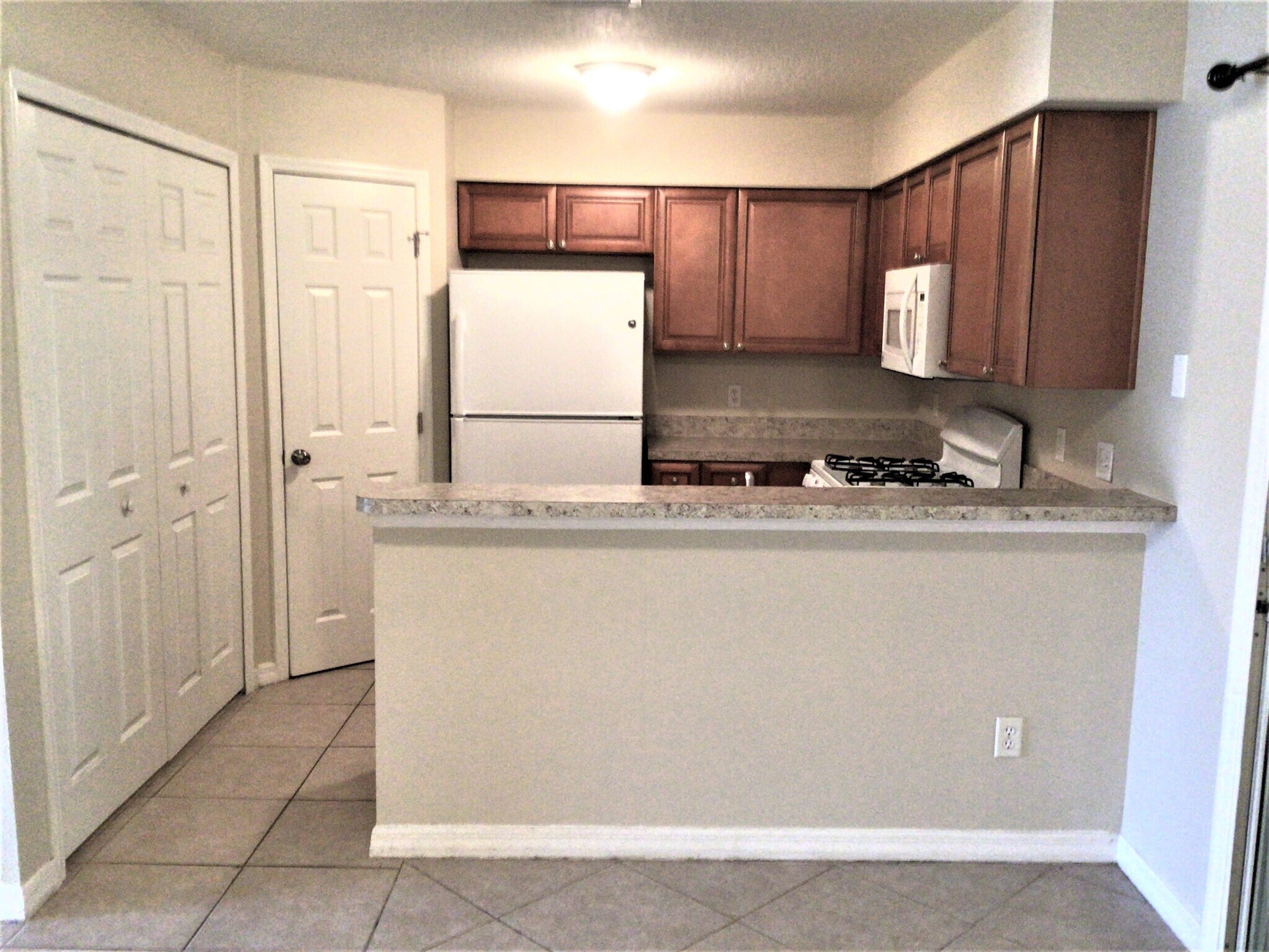 Building Photo - 821 Park Trail Dr