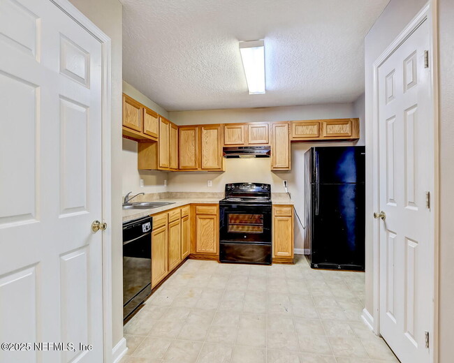 Building Photo - 8448 Kona Ave