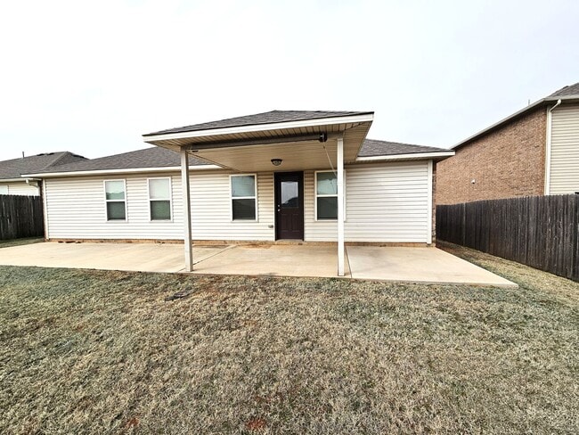 Building Photo - (3) Bed/(2) Bath with Storm Shelter Avail NOW!