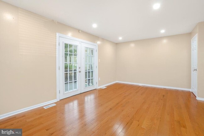 Building Photo - 8 Almanac Ct