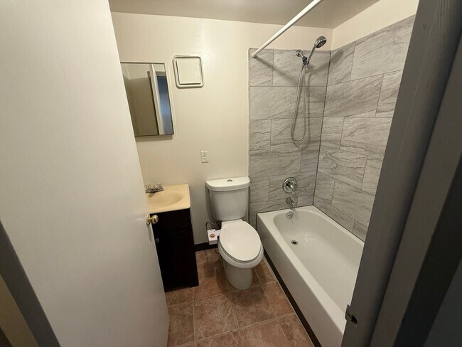 Building Photo - July 2026!!! Great house in S Boulder on q...