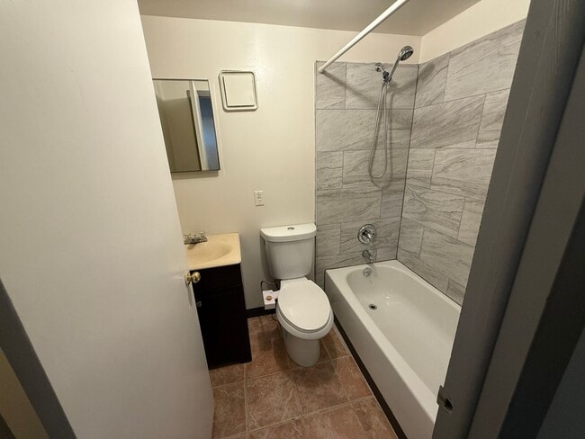 Building Photo - July 2026!!! Great house in S Boulder on quiet cul de sac