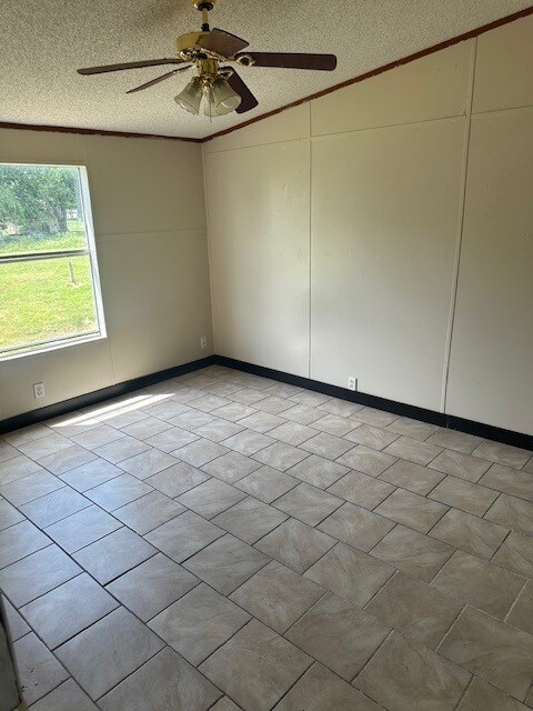 Building Photo - 105 Oakhill Ct