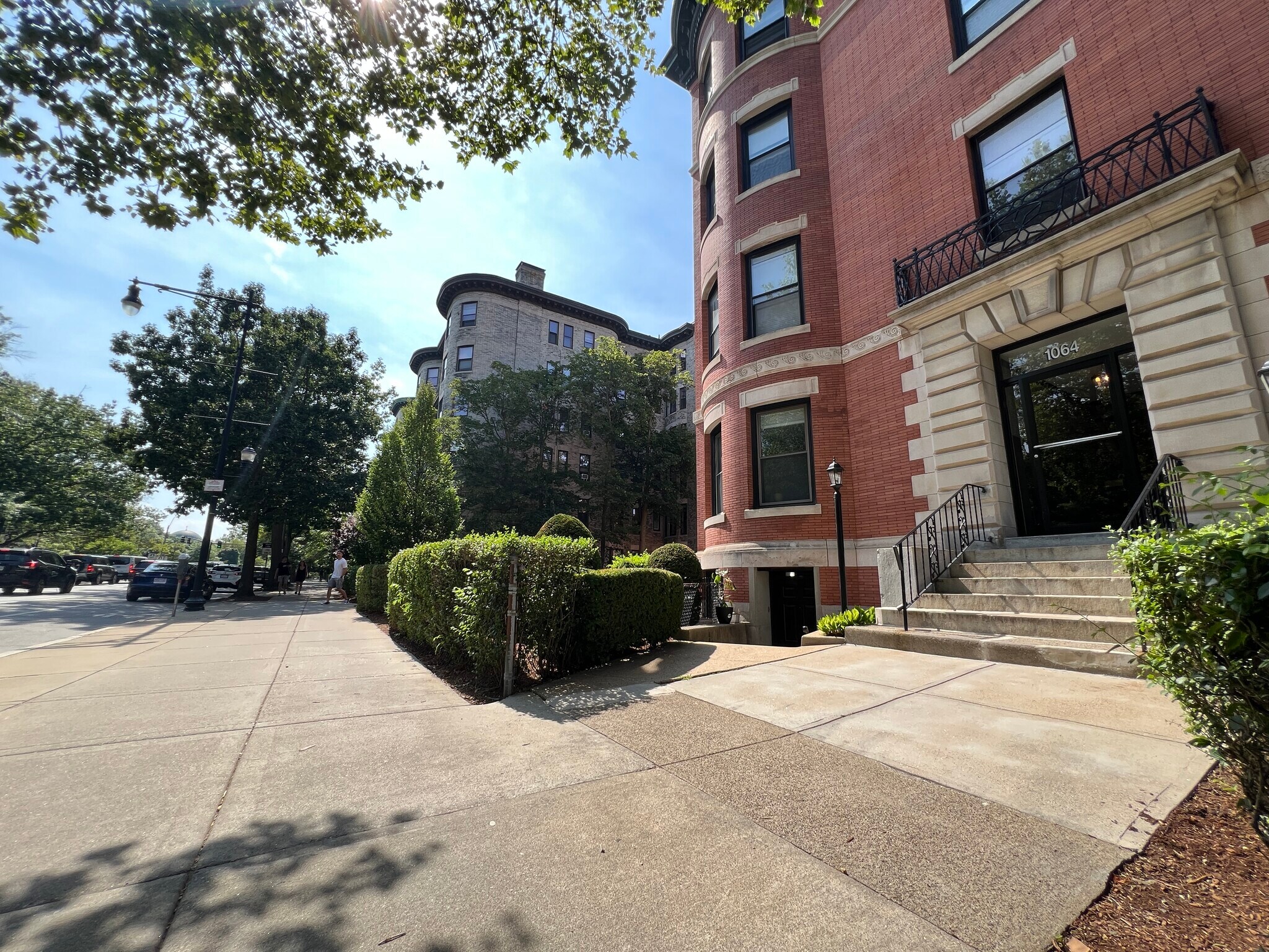 Building Photo - 1064 Beacon St