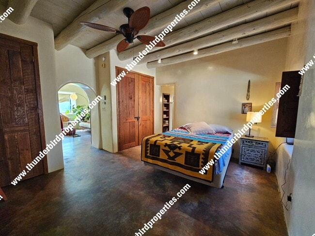 Building Photo - Charming Historic Tesuque Home – Fully Fur...