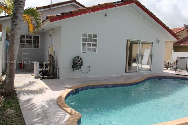 Building Photo - 5402 SW 144th Ct