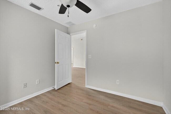 Building Photo - 7055 Deer Lodge Cir