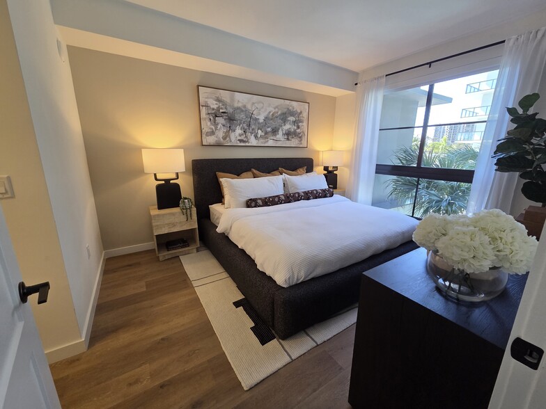 Building Photo - 1640 NE 125th St