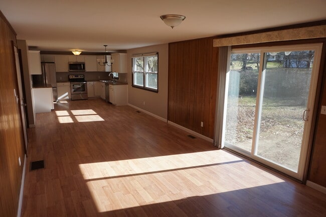 Building Photo - 641 Orchard Dr W