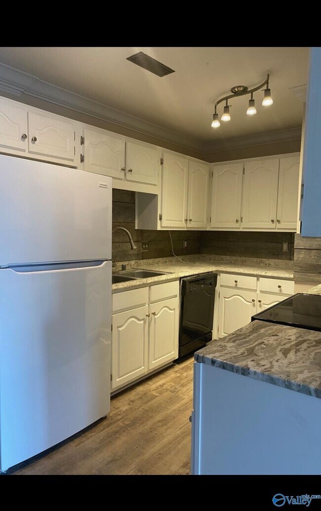 Building Photo - 1409 Liberty Dr