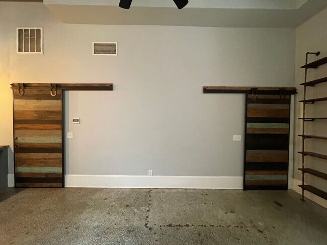 Building Photo - 553 Cherry St