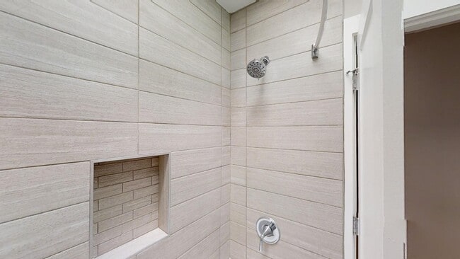 Building Photo - 12 Hawaii Ave NE