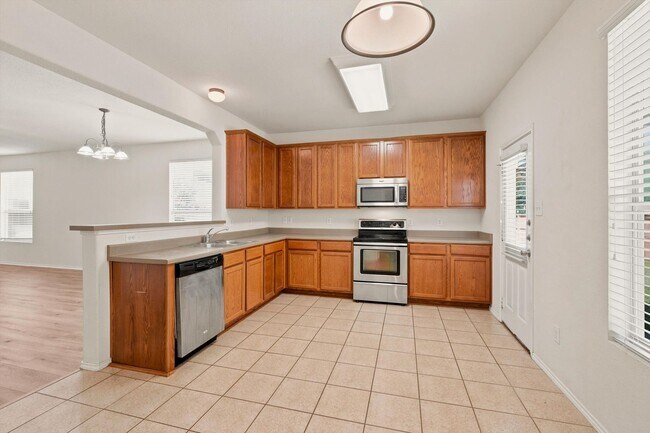 Building Photo - New LVP Flooring & Large Backyard in Schertz