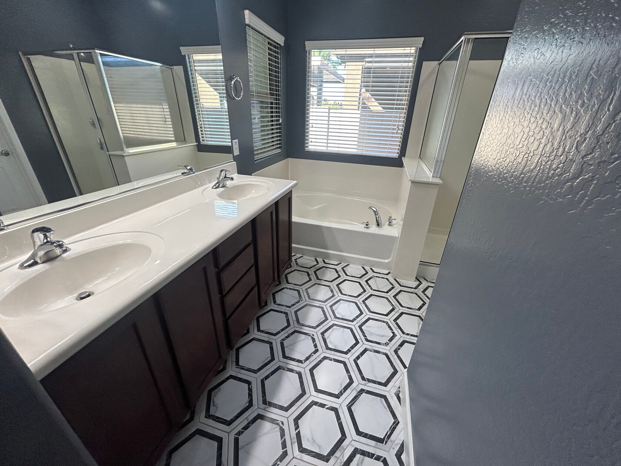 Building Photo - 10765 W Avenida del Rey