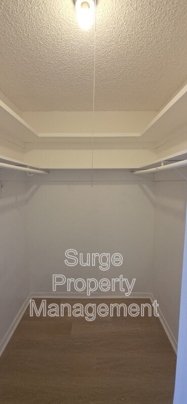 Building Photo - 235 Vista Way