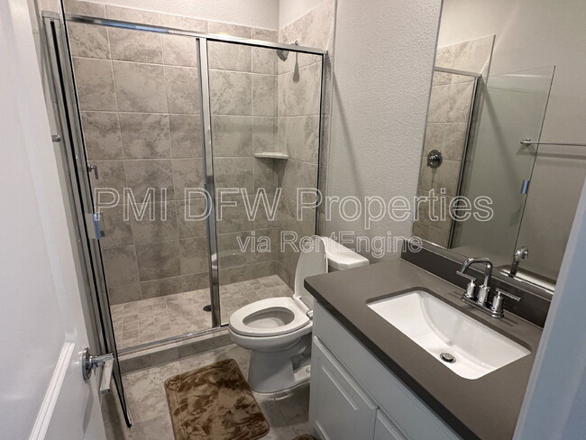 Building Photo - 2222 McMullin Dr