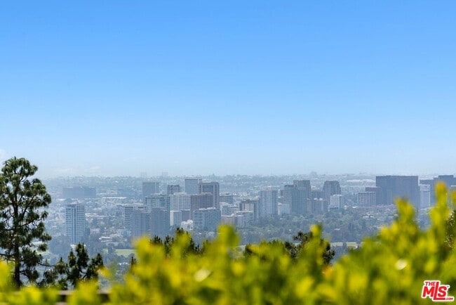 Building Photo - 1725 Loma Vista Dr