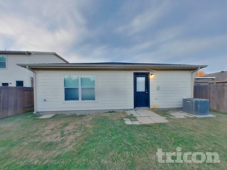 Building Photo - 4817 Cedar Springs Dr