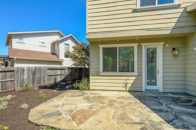 Building Photo - One of Northwest Nicest homes