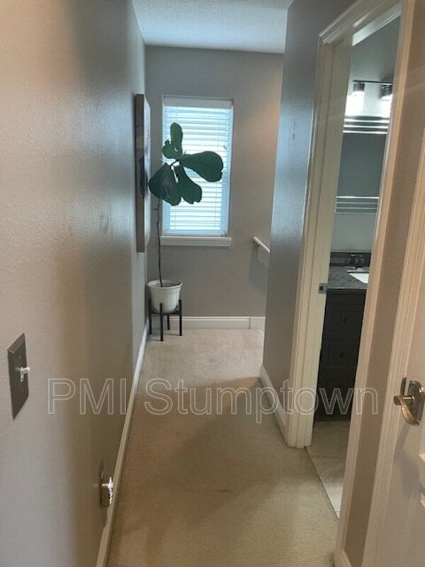 Building Photo - 20598 NE Shore View Dr