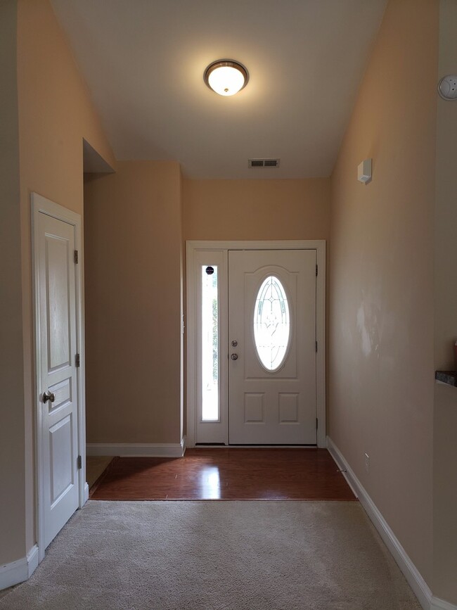 Building Photo - Dazzling 3 Bedroom Home with Bonus Room, Fenced Backyard! Located in Cooper Farms!