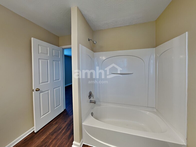 Building Photo - 182 Coyote Dr