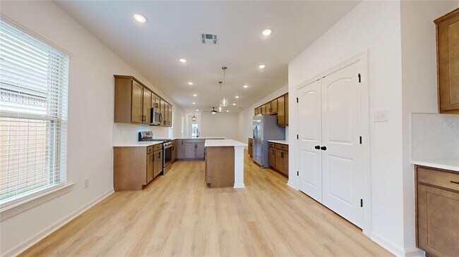 Building Photo - 1023 Pecan Harvest Dr