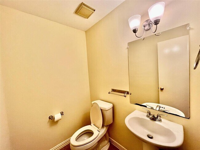 Building Photo - 3038 Sam Houston Dr