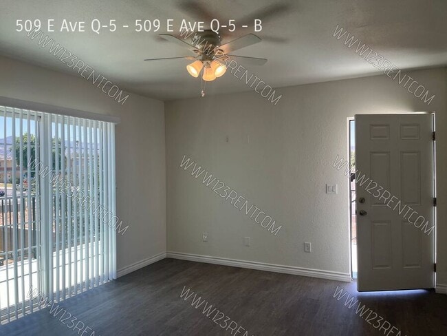 Building Photo - 509 E Ave Q-5