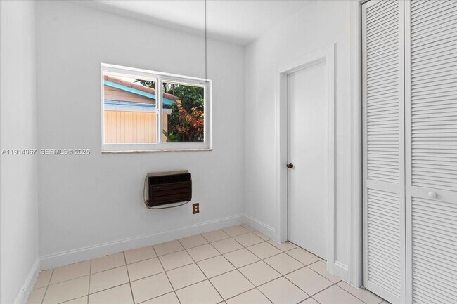 Building Photo - 1961 NE 188th St