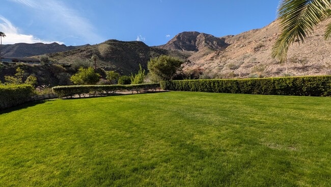 Building Photo - 40480 Vía Entrada