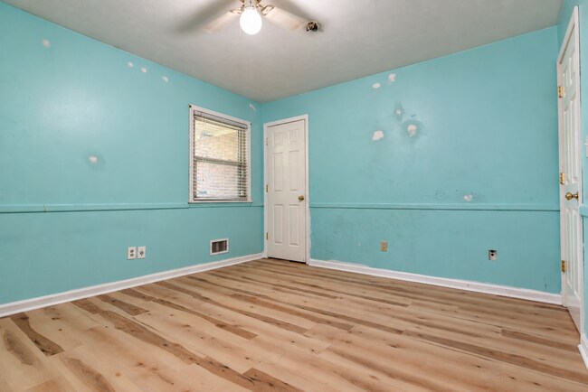 Building Photo - 7209 Lawnside Dr