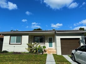 Building Photo - 820 NW 31st Ave